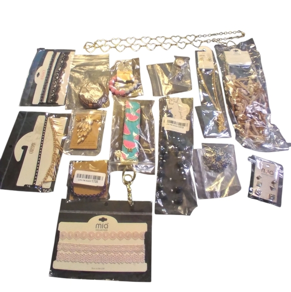 Charisma Accessories - New 15 Pc Jewelry Presents Resell